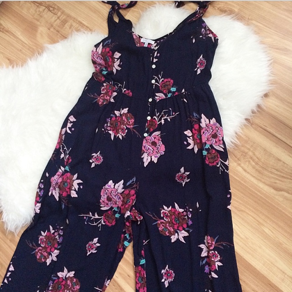Oversized jumpsuit with adjustable straps